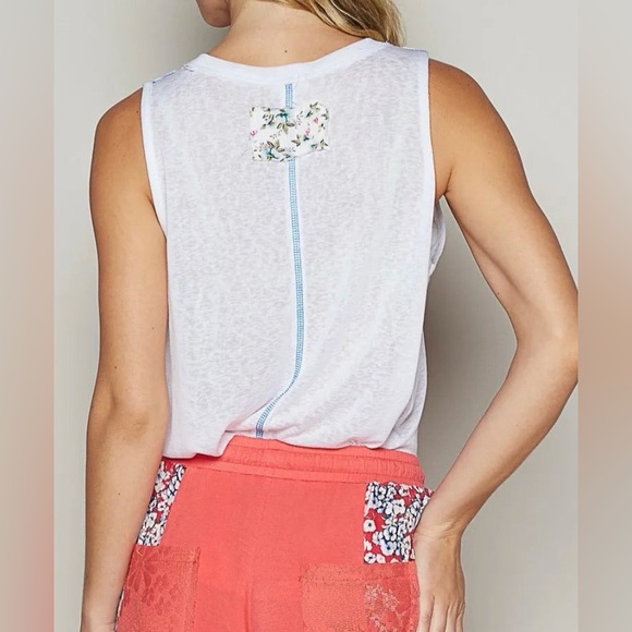 POL-women’s NWOT White Tank Top with Blue Pocket Detail Size S - Picture 2 of 9